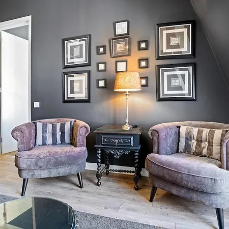 Vintage 1-bedroom Oasis Center Apartament *