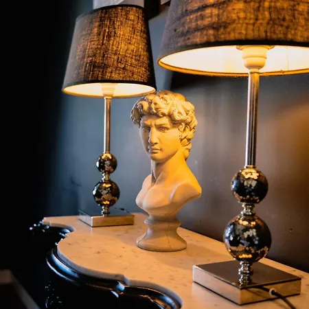 Vintage 1-bedroom Oasis Center Appartement