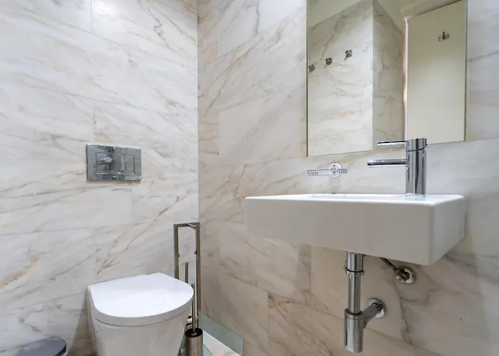 Vintage 1-bedroom Oasis Center *