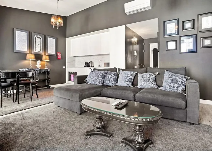 Vintage 1-bedroom Oasis Center